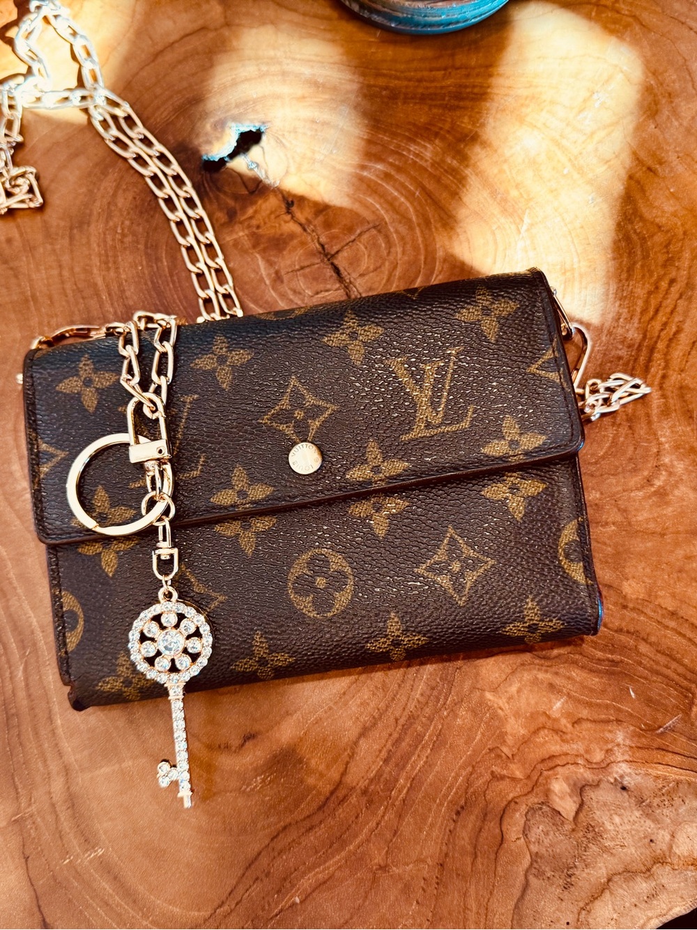 Just in ๐ฅ Louis VUITTON
Monogram Porte Tresor Etui
Papiers
Wallet converted - Picture 3 of 17
